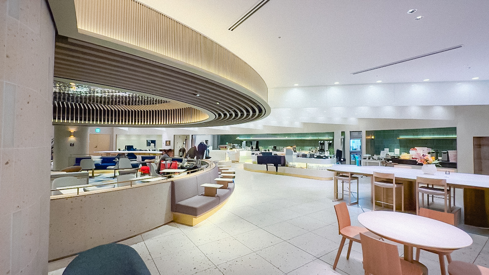 KIX Lounge Kansai ビュッフェコーナー