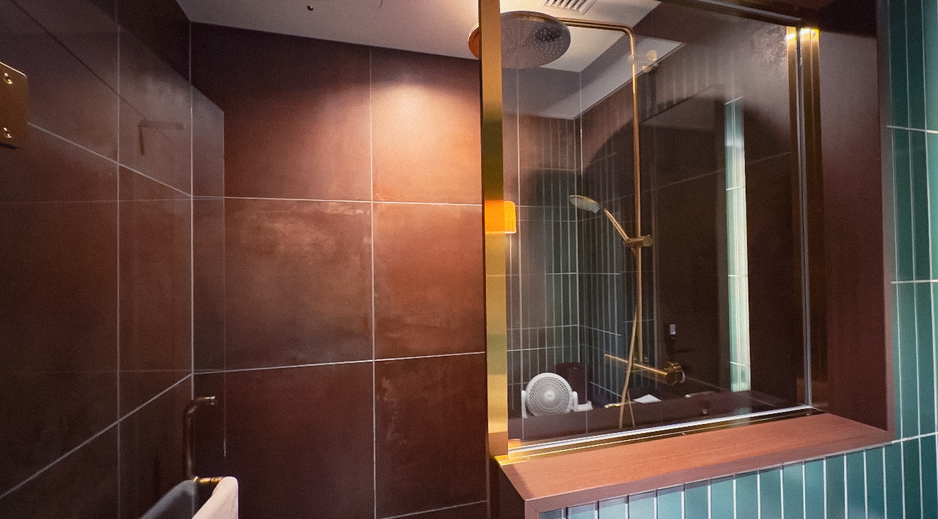 レインシャワー完備のシャワーブース