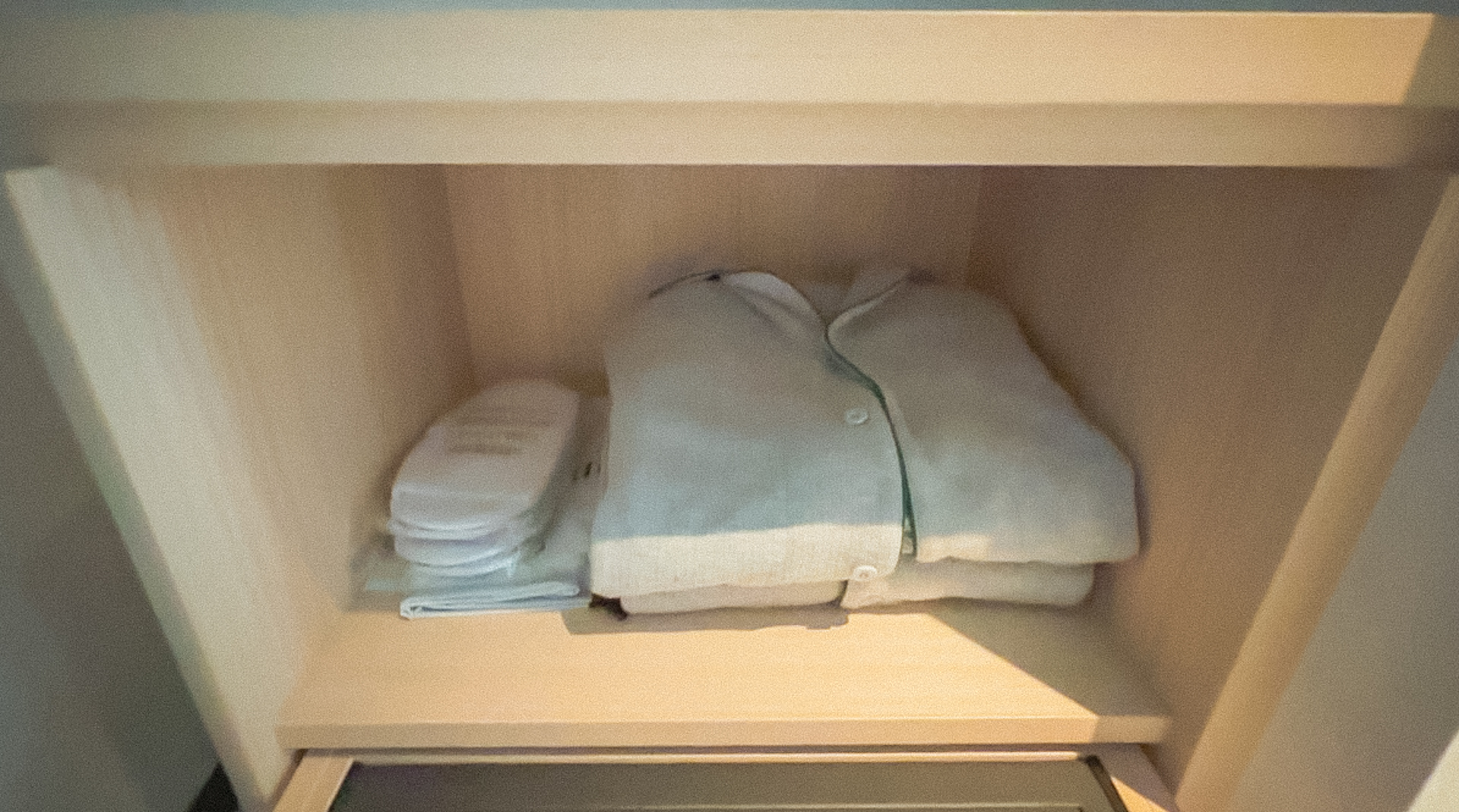 パジャマとスリッパ