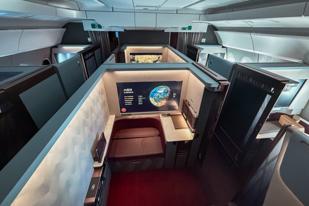 JAL A350-1000ファーストクラスのキャビン全景
